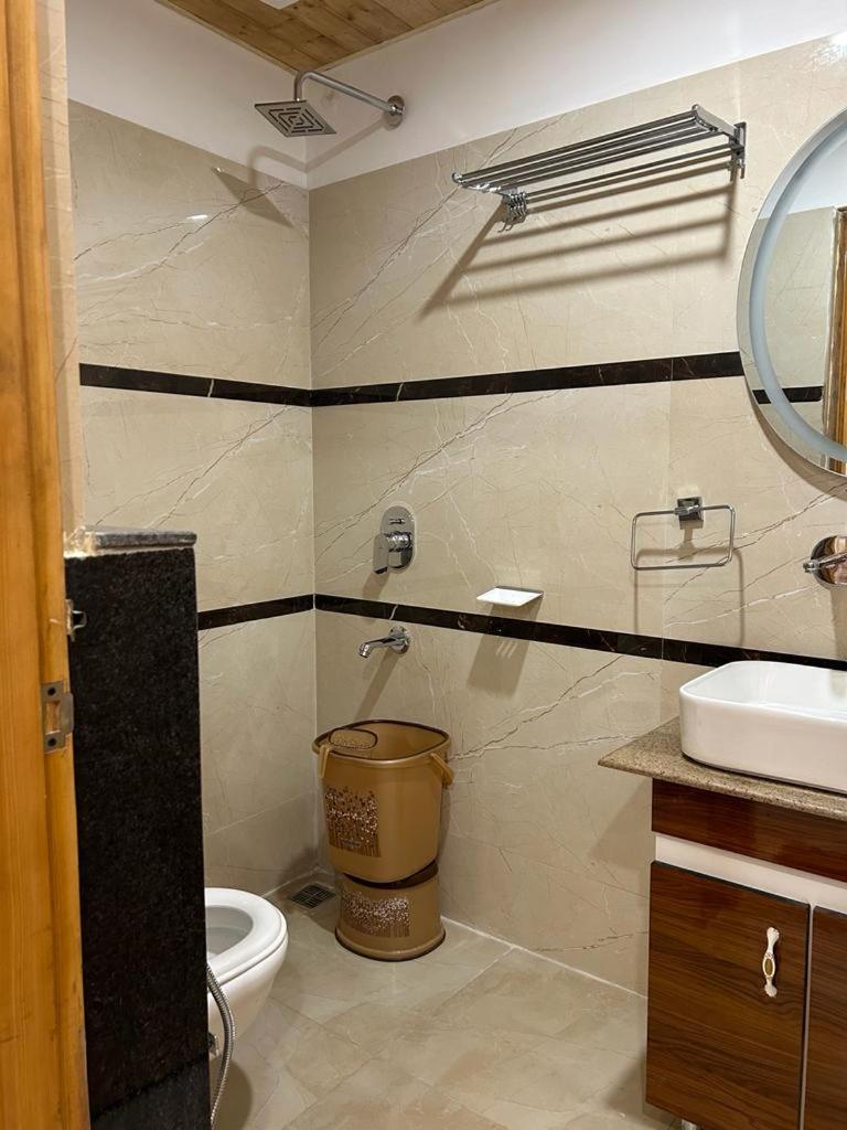 Hotel Ma Heights Далхаузи Екстериор снимка
