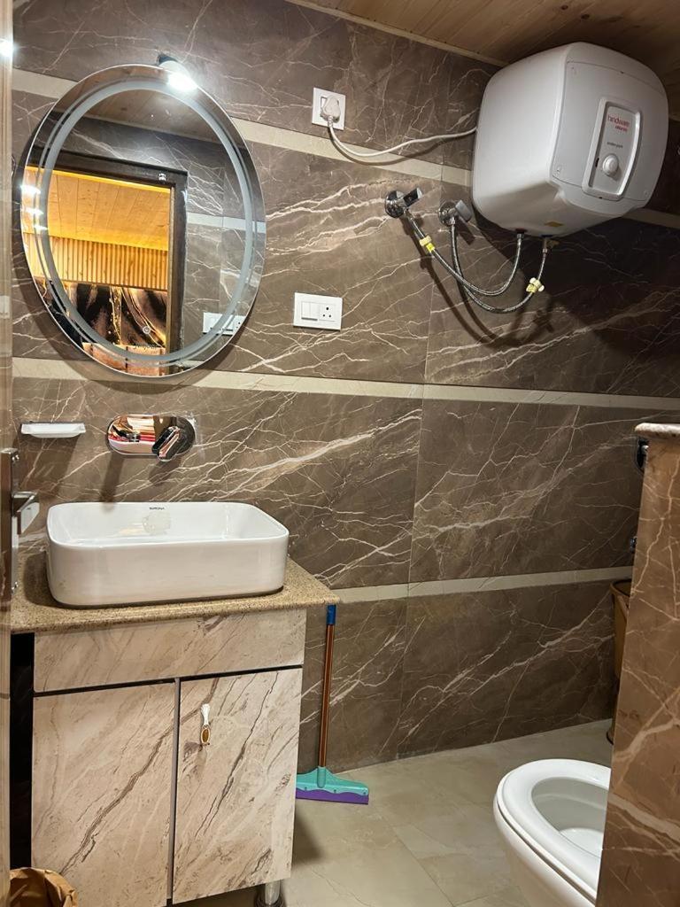 Hotel Ma Heights Далхаузи Екстериор снимка