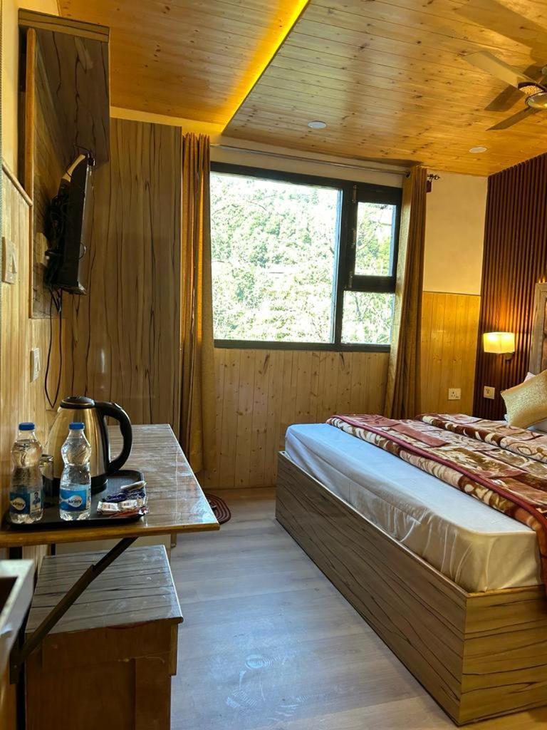 Hotel Ma Heights Далхаузи Екстериор снимка